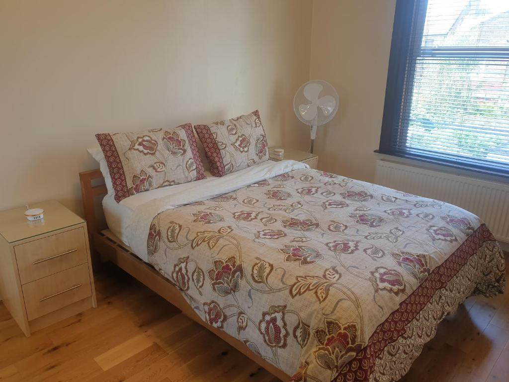 Apartamentos London Luxury Apartments 5 min walk from Ilford Station, with FREE PARKING FREE WIFI