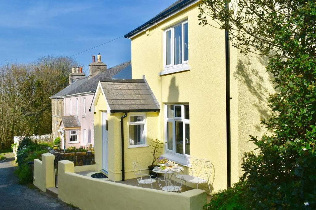 Casa o chalet 1 Tower Hill,Tranquil,Private,Tucked away private lane,short walk to Cwm yr Eglwys beach