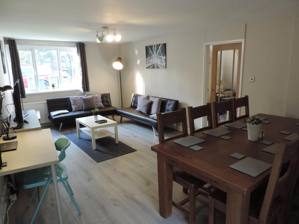 Casa o chalet 5 Bed Camberley Airport Accommodation