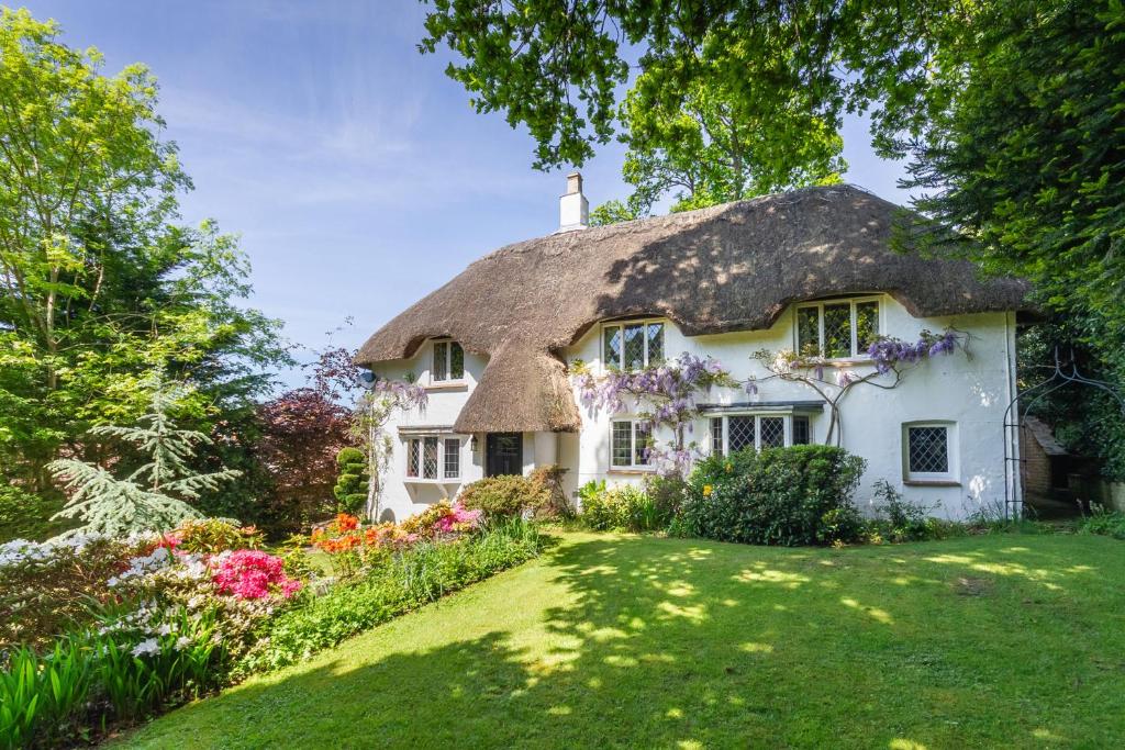 Casa o chalet Forest Drove Cottage · Idyllic New Forest 6 Bedroom Thatched Cottage