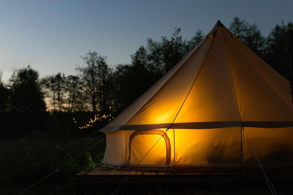 Tented camp Surrey Lakes Glamping