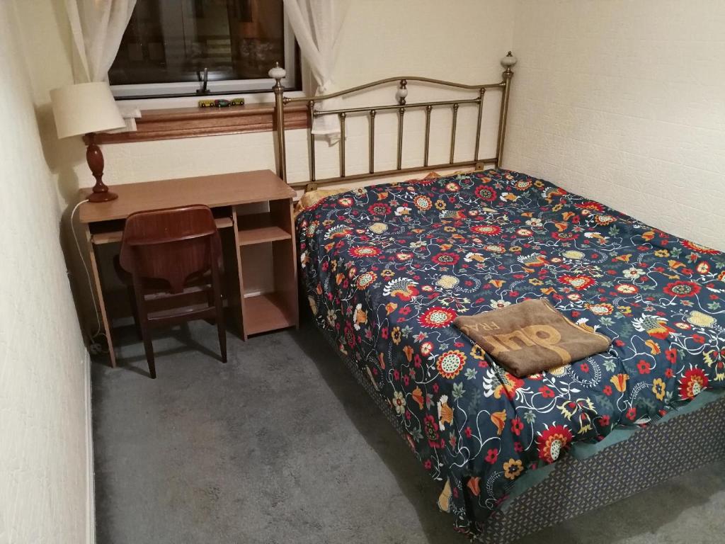 Hostal o pensión 3 Double Bedrooms near Westend and City Centre - book 3 rooms for the entire flat, if 1 or 2 rooms it might be flatshare