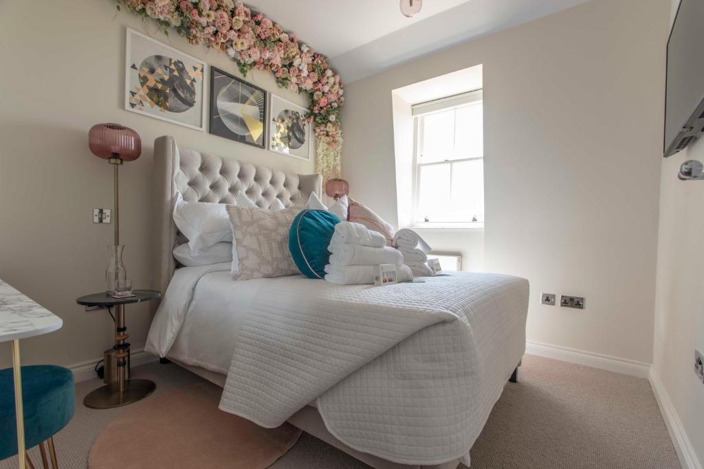 Apartamento Beautiful, modern apartment in Hope Place Bath, 1 Bedroom Luxury City Centre Apartment with Beautiful City Views, a stones throw from The Royal Crescent in Bath