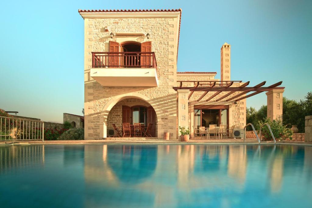 Apartamento Family-Friendly Villa Erofili with Pool, Childrens Area & BBQ!