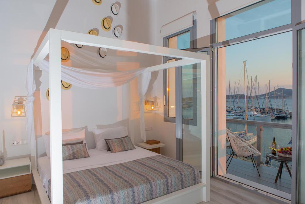 Apartamentos Naxos Riviera Suites