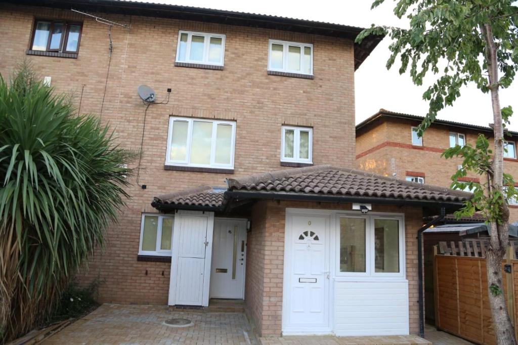 Casa o chalet A A Guest Rooms Thamesmead Immaculate 4 Bed Rooms