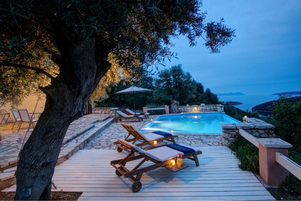 Villas SivotaBayVillas Lefkada - 3 bedrooms villas with sea view & private pool
