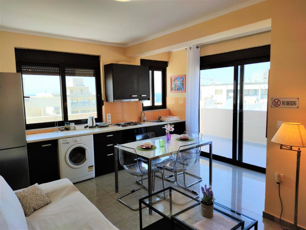 Apartamento 2- Sea view luxury suite in central Rhodes!