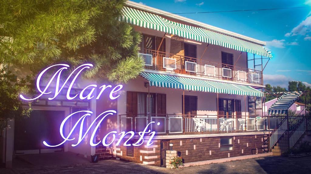 Apartamentos Apartments and Rooms Mare-Monti