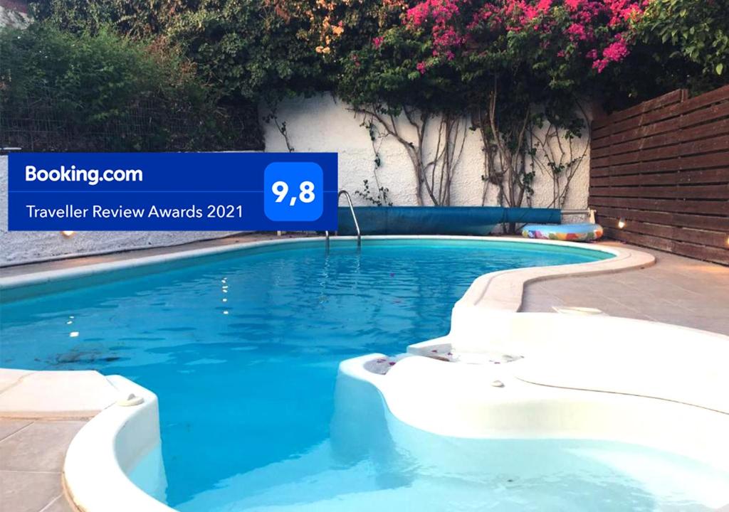 Villa Villa Christina with private pool in Saronida, near stunning beaches, Athens airport & Sounio