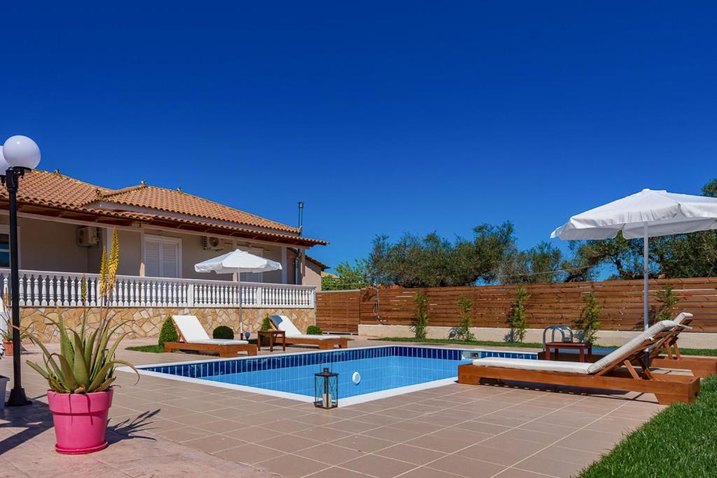 Villa Zakynthos Villa Sleeps 8 with Pool Air Con and WiFi