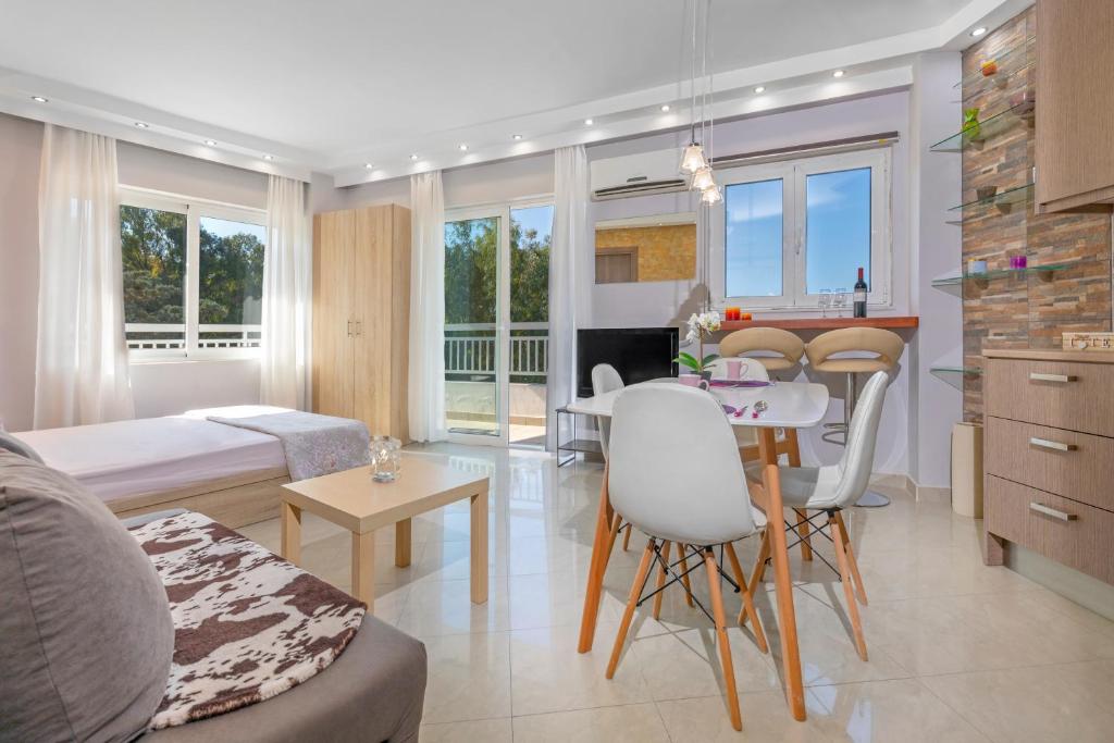 Apartamento 4. Sea view luxury suite for 4 in Rhodes centre!