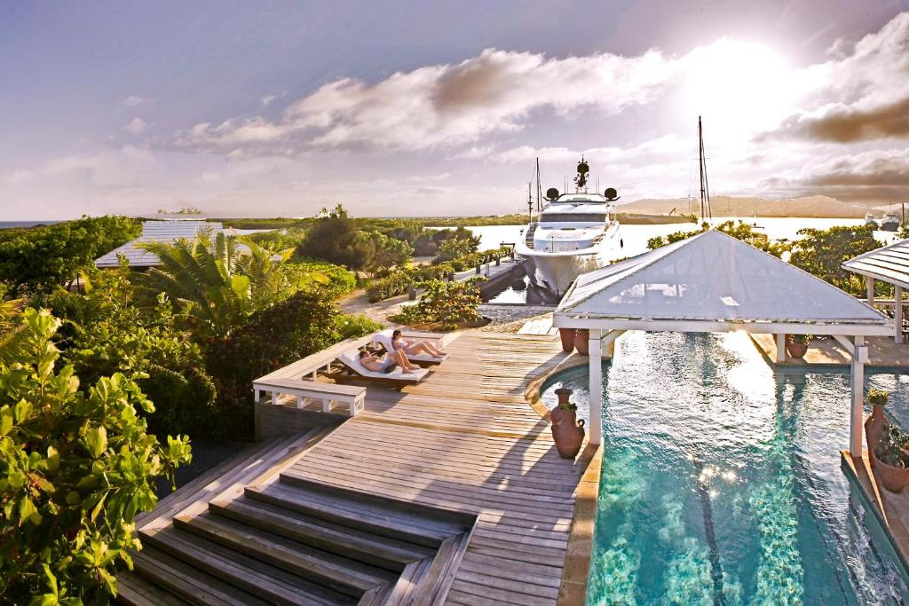 Hotel Barefoot Cay Resort