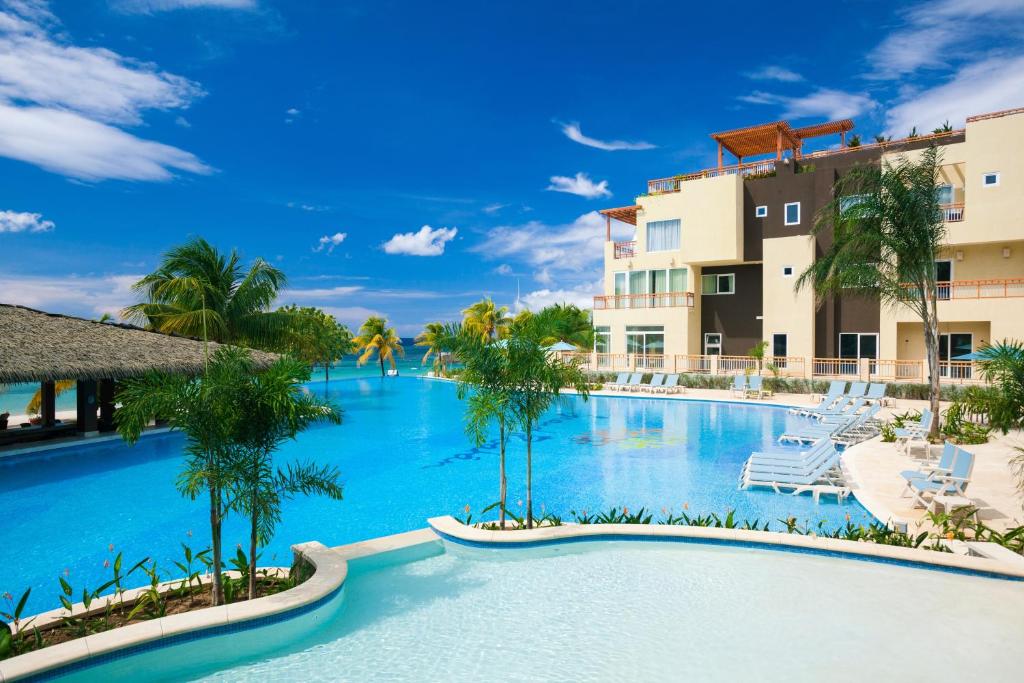 Hotel Grand Roatán Caribbean Resort