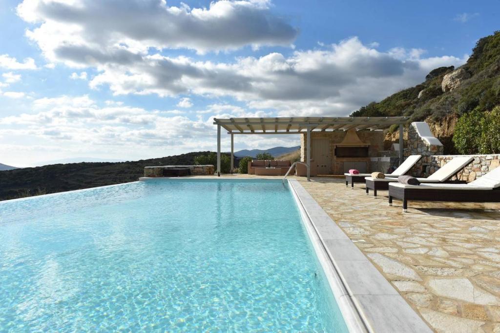 Villa Villa Moonlight · Exquisite villa for 10 with pool, helipad