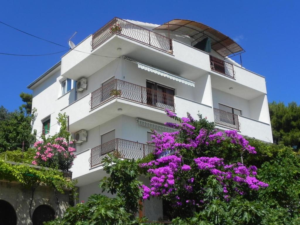 Apartamentos Apartments STANIĆ - apartments with sea view and sandy beach