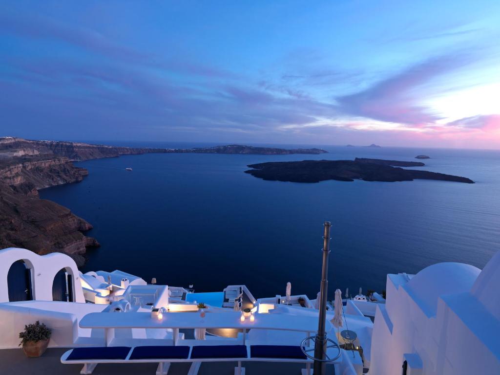 Hotel Katikies Chromata Santorini - The Leading Hotels of the World