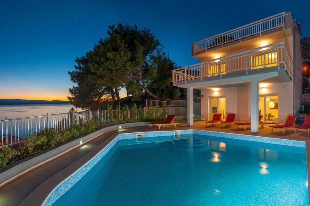 Villa Seaside luxury villa with a swimming pool Medici, Omis - 6071