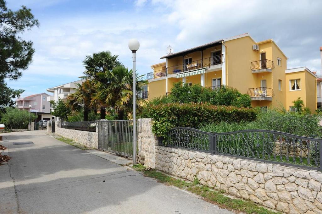 Apartamentos Apartments with a parking space Zadar - Diklo, Zadar - 5880