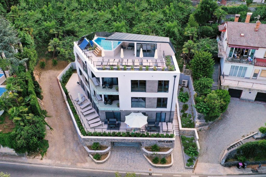 Apartamentos Apartments in Villa Ziza, rooftop swimming pool
