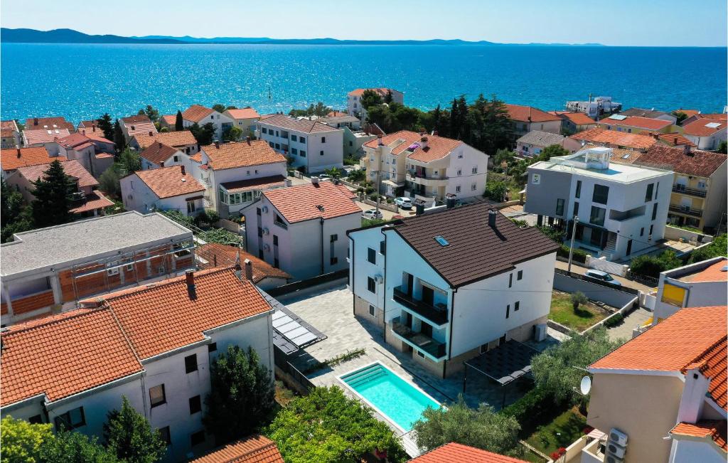 Apartamento Beautiful apartment in Zadar with Outdoor swimming pool, Heated swimming pool and 2 Bedrooms