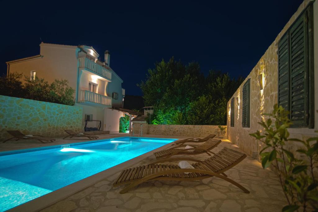 Villa Villa Marta, near Split, private pool and cinema room