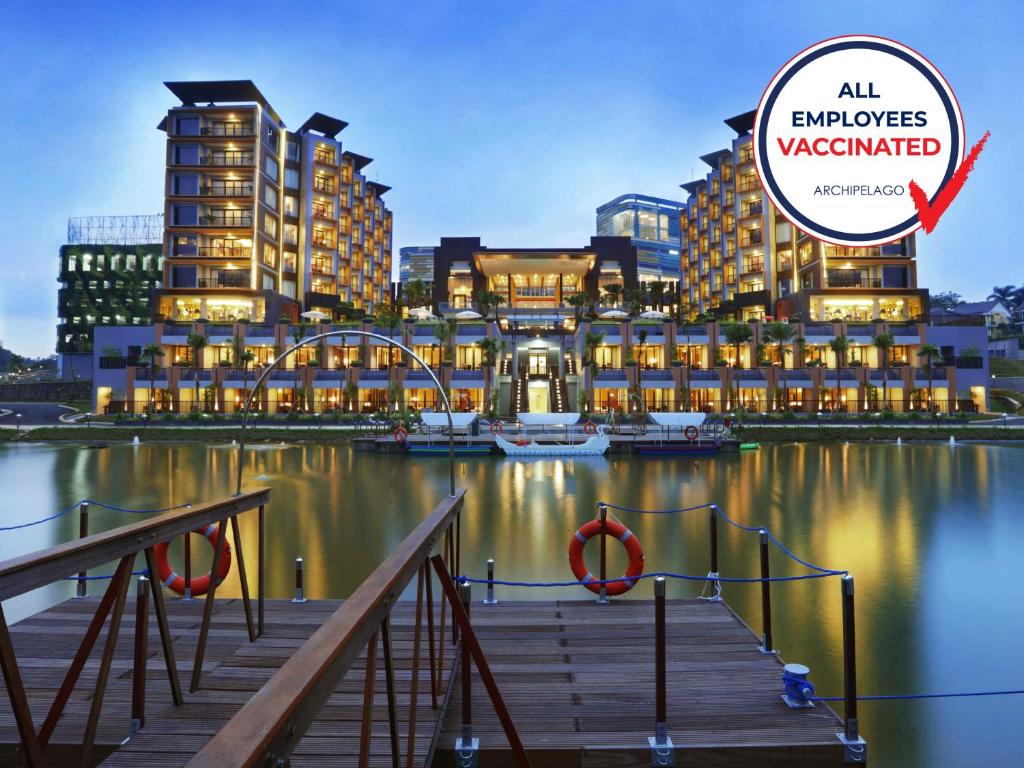 Hotel ASTON Sentul Lake Resort & Conference Center