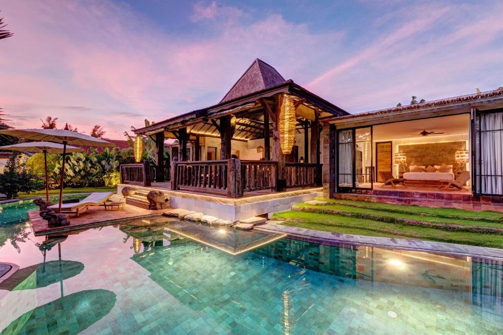 Villa Secluded Wooden Villa 3 BR Canggu w staff up to 60 Discount