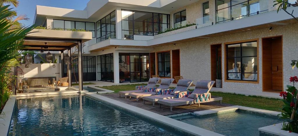 Villa Villa MOSAIC - Stunning Designed Spacious Villa - Center Canggu