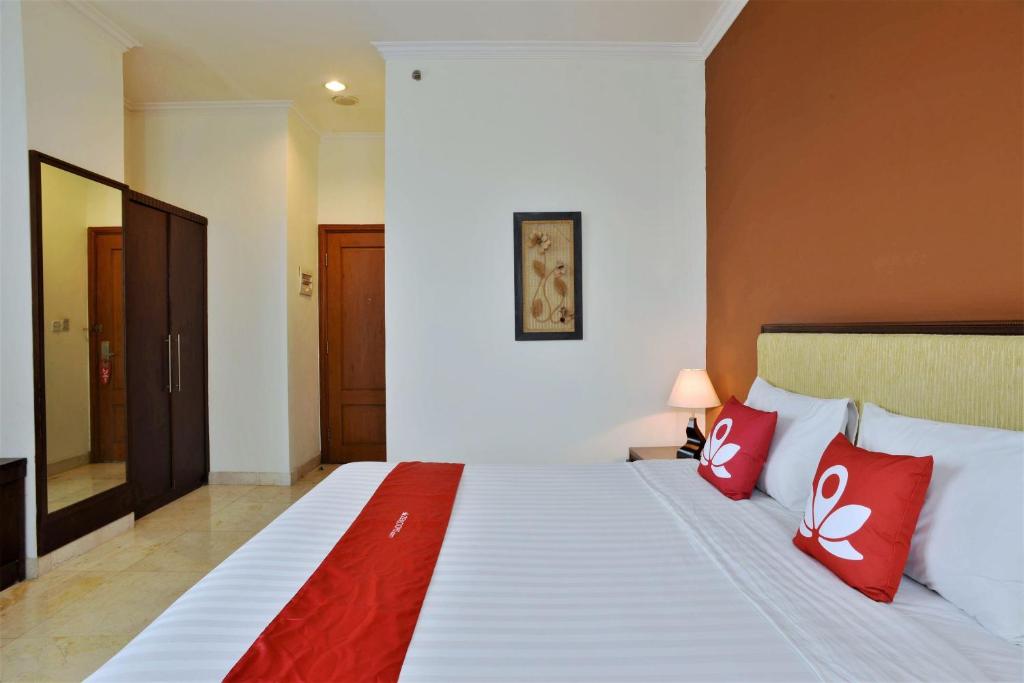 Hotel ZEN Rooms near Grand Indonesia Mall