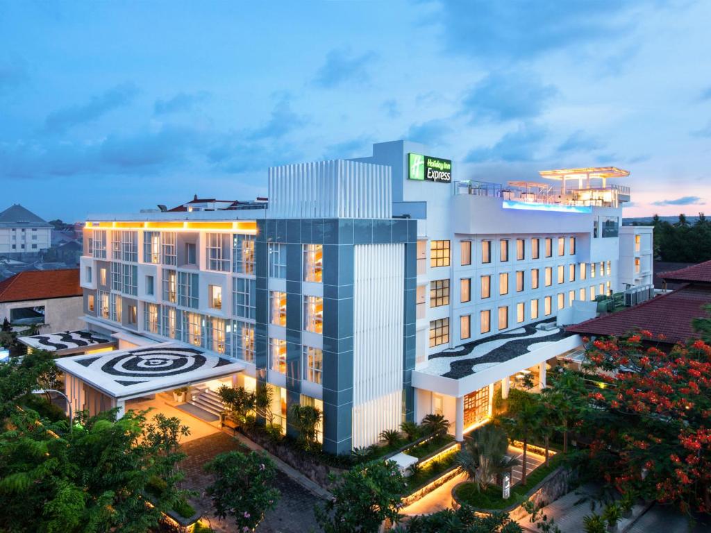 Resort Holiday Inn Express Baruna, an IHG Hotel