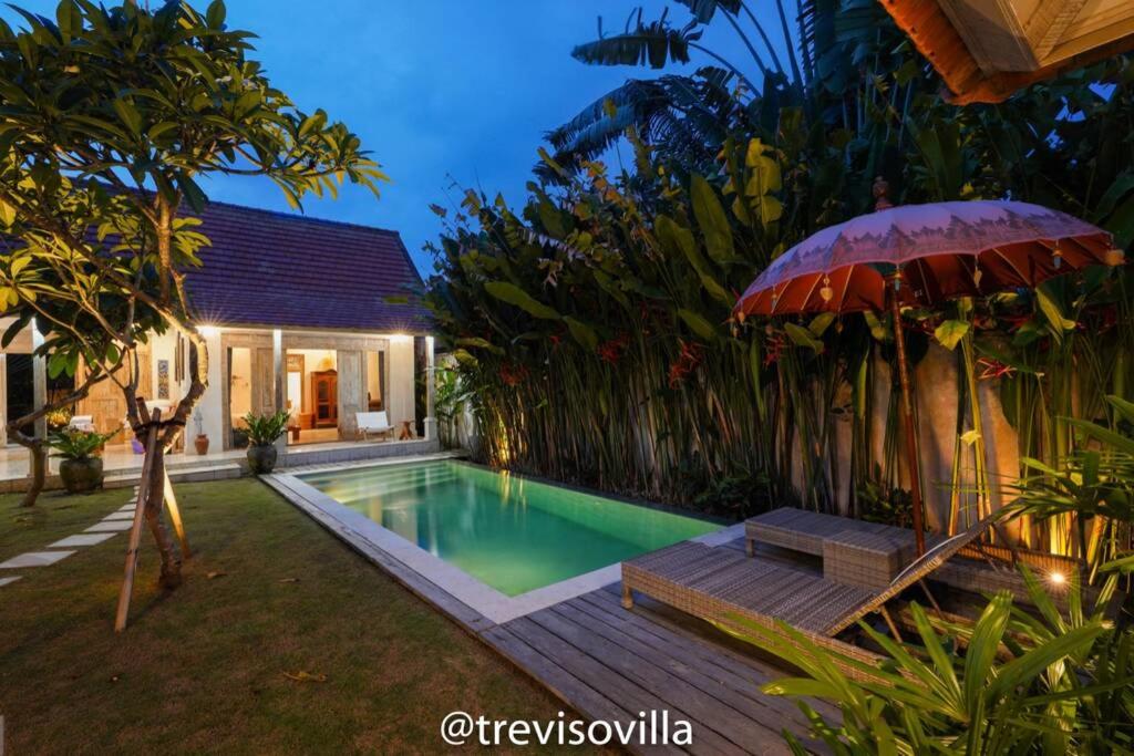 Villas Treviso Bali Villa 2BR with lush garden and pool